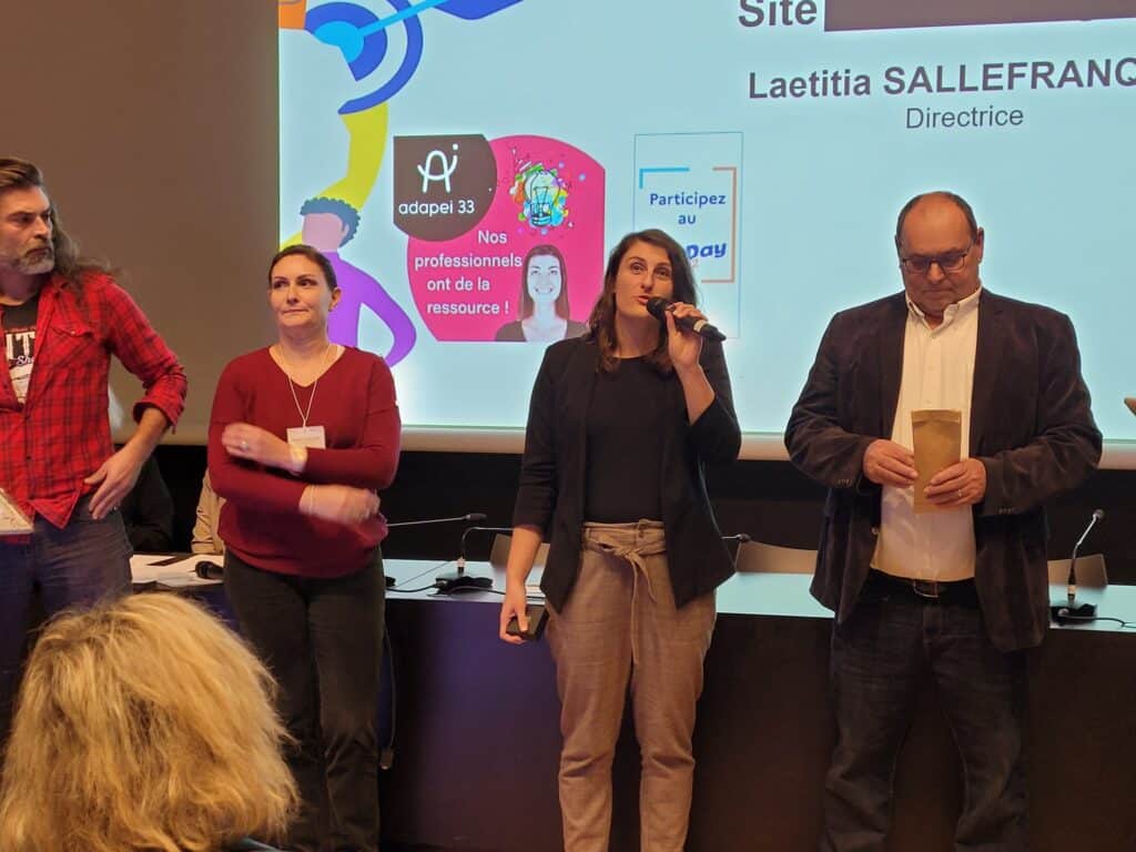 Directrice faisant un discours Cap emploi pessac